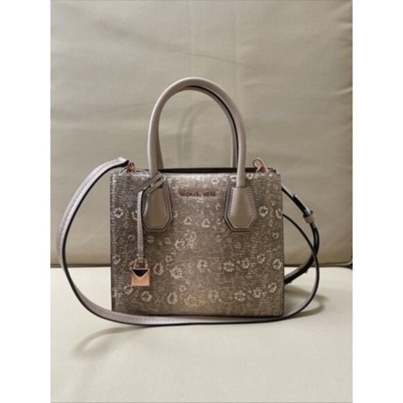 NWT Michael Kors Mercer Medium Messenger Bag in Oyster Embossed Leather $278 - Picture 3 of 9